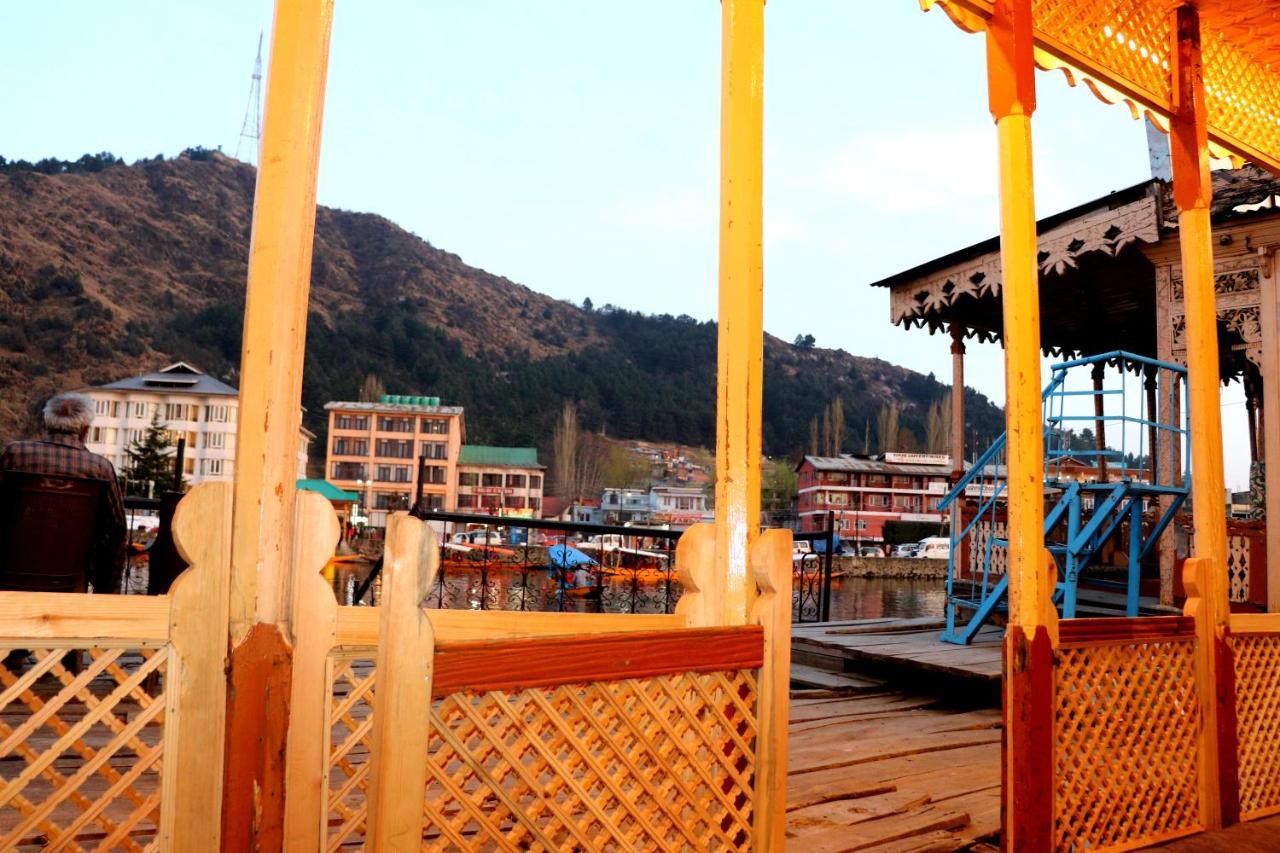House Boat New Pala Palace Srīnagar Exterior foto