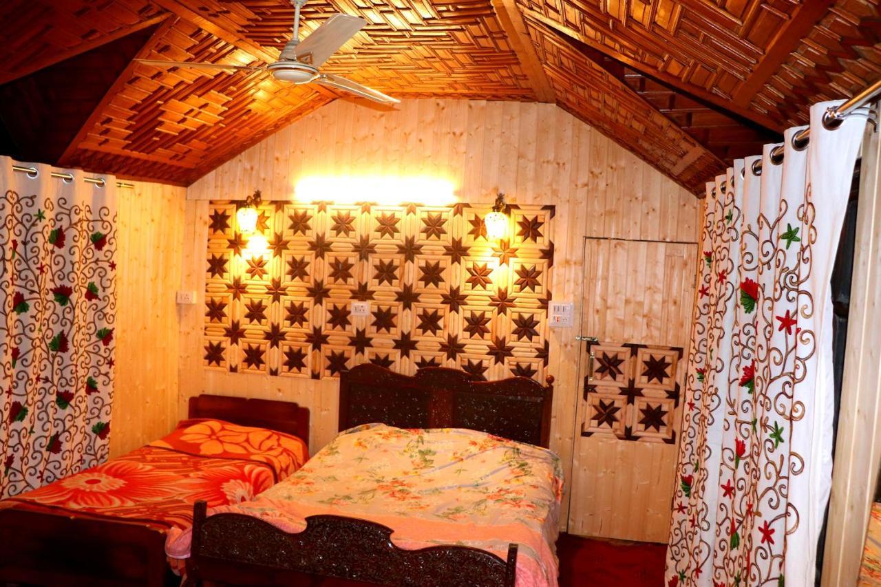 House Boat New Pala Palace Srīnagar Exterior foto